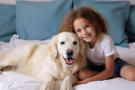 金毛寻回犬躺在床上的狗和女孩背景