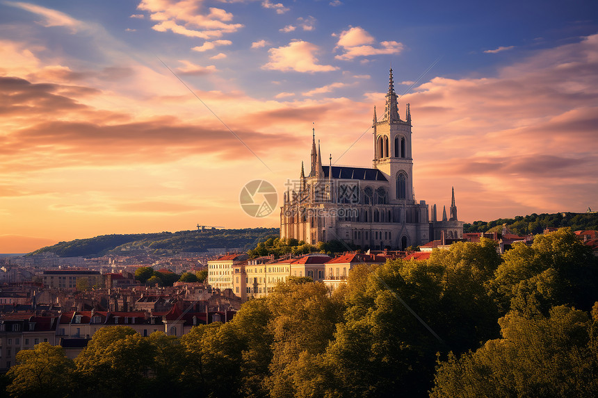 日落时欧洲天主教堂建筑图片