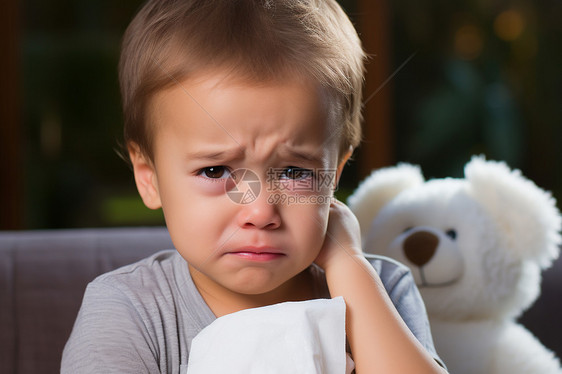 委屈哭泣的小男孩图片