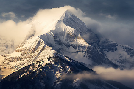 冰雪覆盖的山峰高清图片