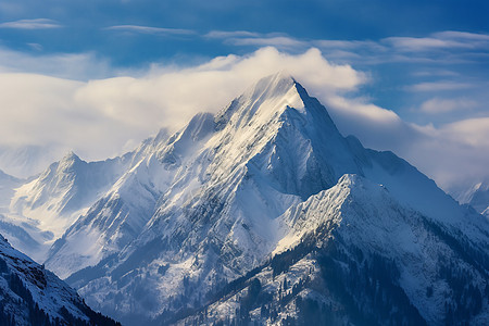 冬日里的雪山图片