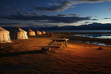 月夜湖滨露营图片