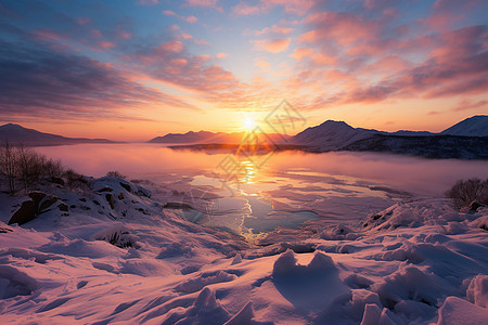 雪山上的日出图片