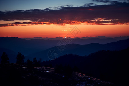 手绘山余晖中的山脉背景