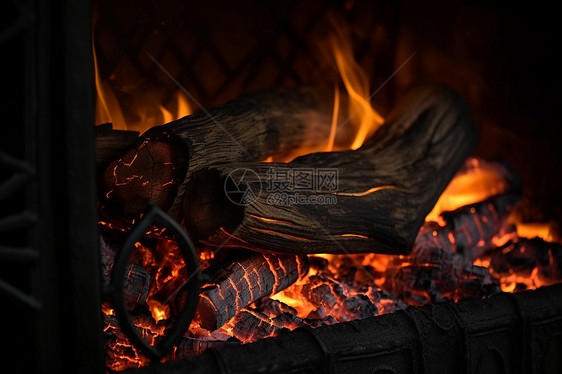 夜晚燃烧的火焰图片