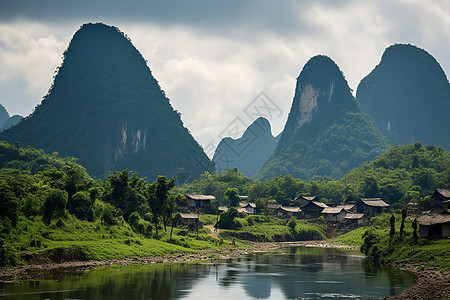 山脉中流淌的水域图片