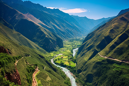 山脉中蜿蜒的溪流图片