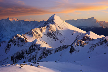 户外的雪山风景图片