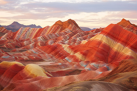 壮丽的彩色山脉图片
