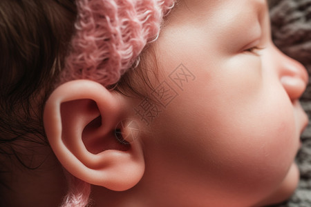 婴儿的耳朵图片