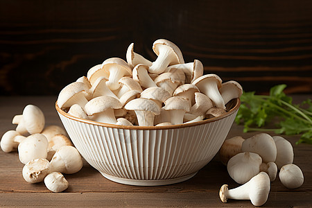 新鲜的蘑菇放在碗里图片