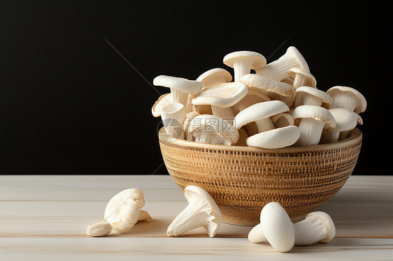 竹篮里的蘑菇图片