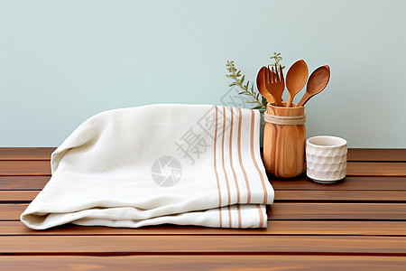 木质桌子上的棉质毛巾图片