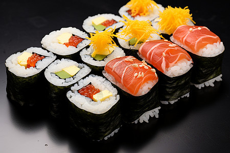美味的寿司卷图片