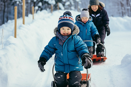 冬季山间玩雪橇男孩高清图片