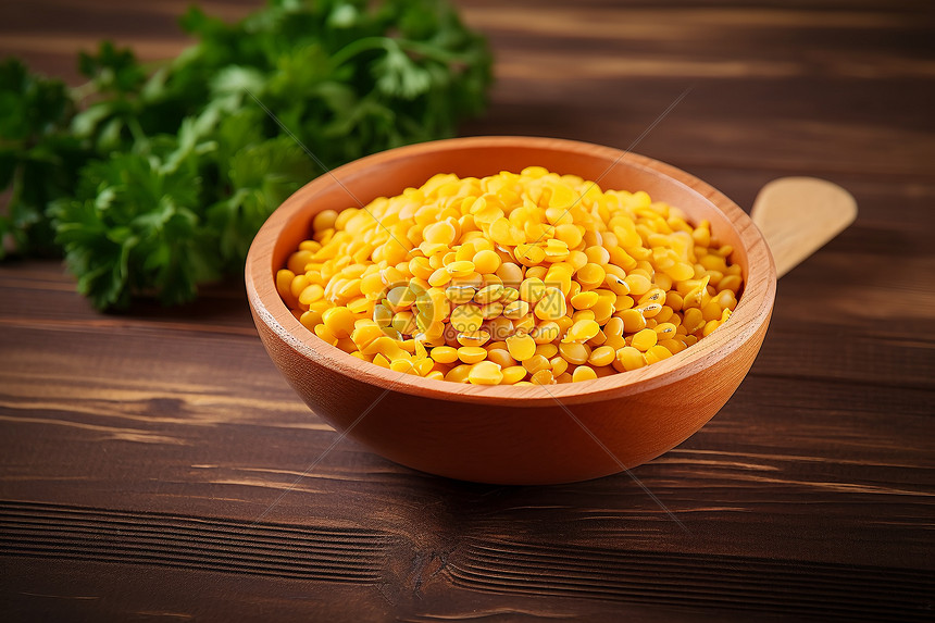木碗中的玉米粮食图片