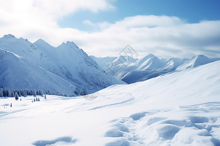 冬季蓝天下的雪山景观图片