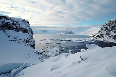 冬季白雪覆盖的北冰洋景观背景图片