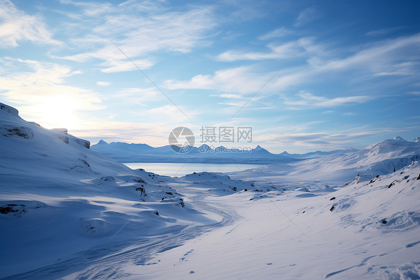 寒冬之中的雪山奇景图片