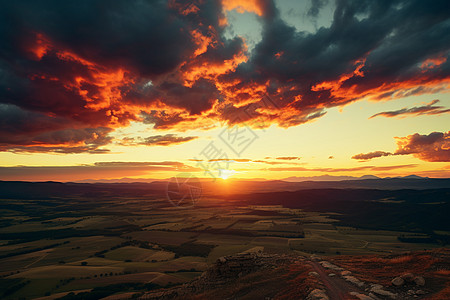 黑暗之山田野上的夕阳背景