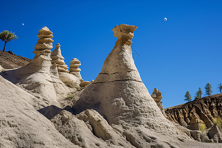 沙漠景观中一组岩石图片