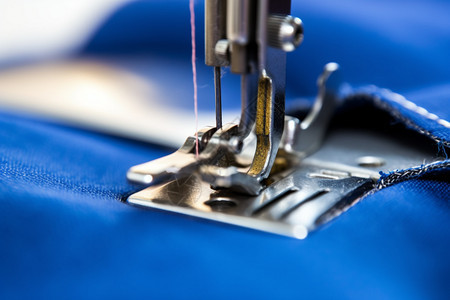缝纫机缝纫衣服图片