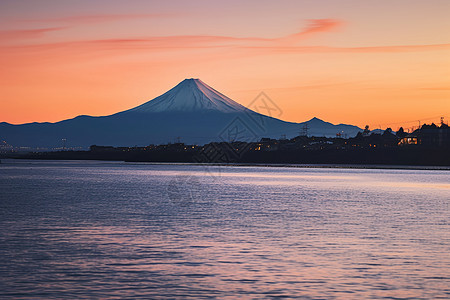 余晖中的富士山图片