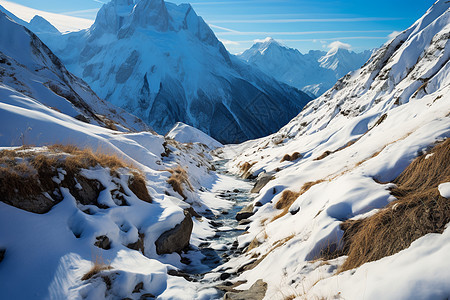 雪地覆盖的山脉山峰图片