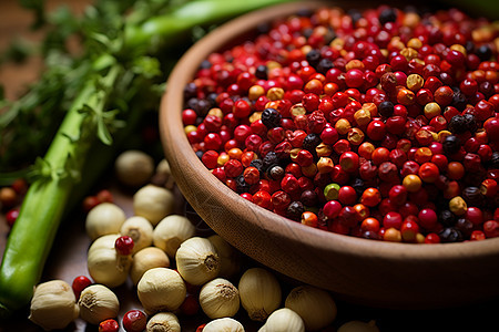 木碗中天然的红色花椒粒图片