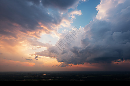 夕阳下天空中的云层景观图片
