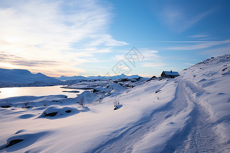 冬季大雪覆盖的山间景观图片