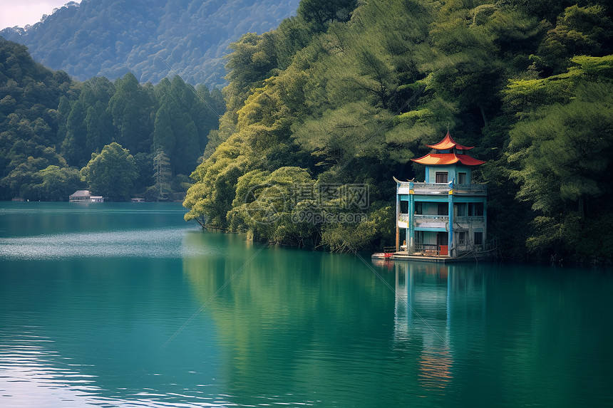 湖面上的建筑物图片