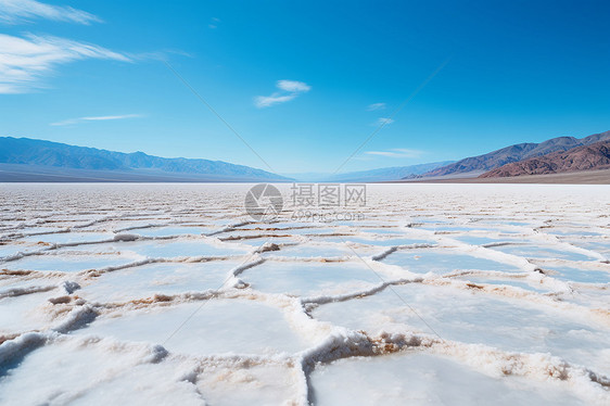 白盐湖上的美丽景色图片