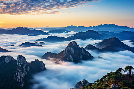 山脉中的雾霾风景图片