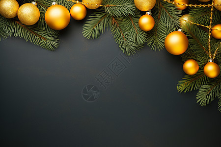 圣诞树上的金色装饰物图片