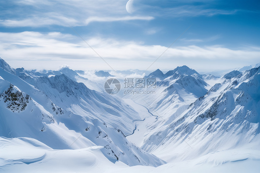 冰雪皑皑的冬季阿尔卑斯山图片