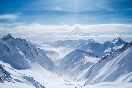 辽阔的雪山山脉景观背景图片