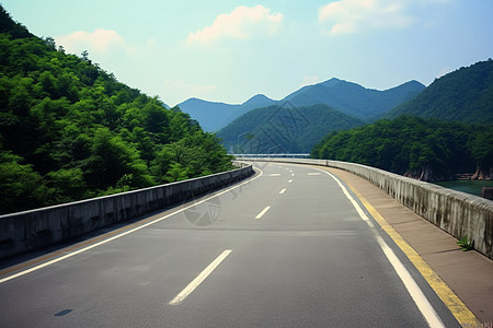 山脉中的交通公路背景图片