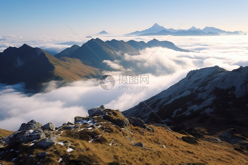 山脉中的雾霾风景图片