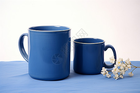 陶瓷杯子两个蓝色杯子背景