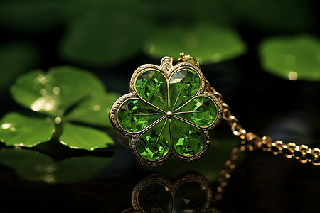 华丽的绿宝石项链图片