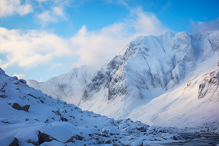 冰雪皑皑的山峰高清图片