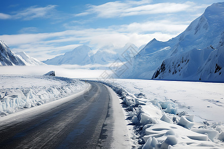 冬日雪山与道路图片