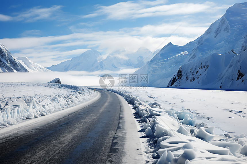 冬日雪山与道路图片