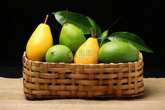 竹篮里的芒果图片
