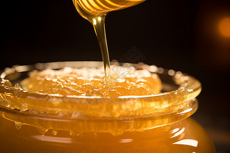 罐子里金黄的蜂蜜图片