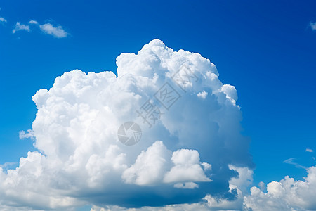 户外天空中的云朵图片