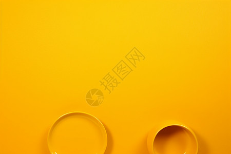 黄色墙上的圆形装饰背景图片