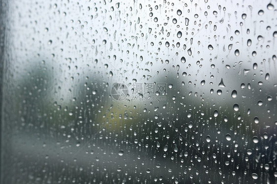 窗上的雨滴图片