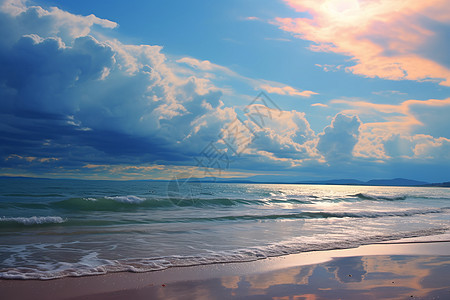 美丽海滩上蔚蓝天空图片